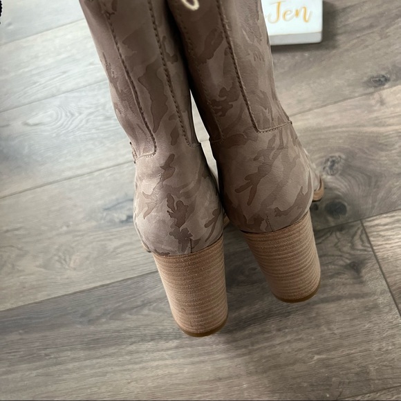 Ross and Snow Renata Genuine Shearling Tan Camo Booties NWOT - Picture 5 of 8